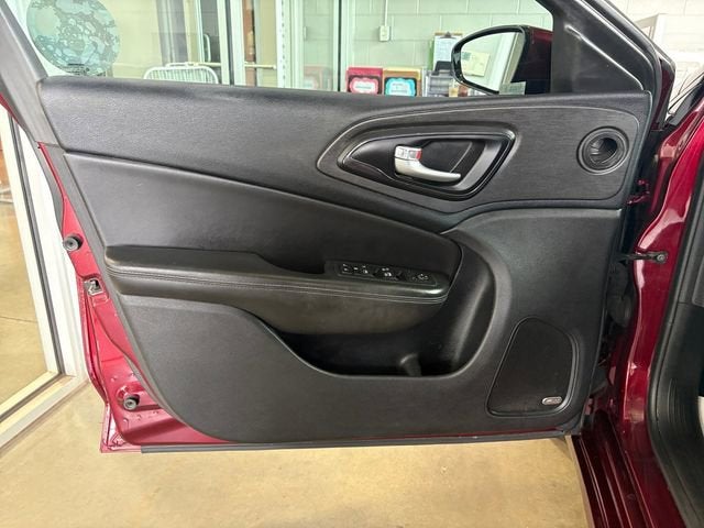 2016 Chrysler 200 S