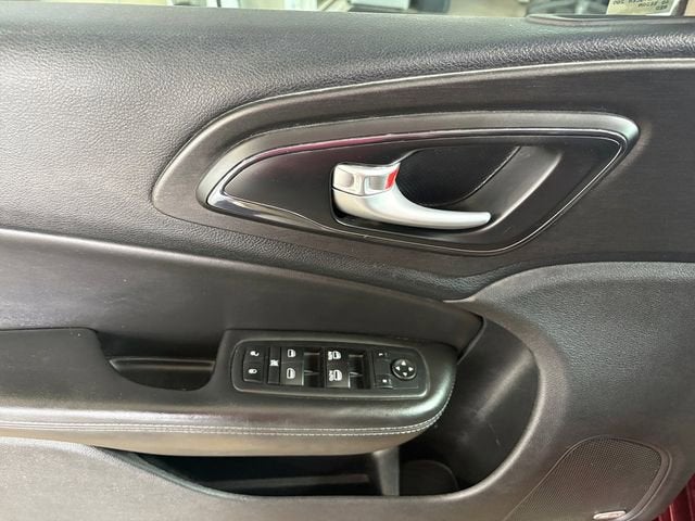 2016 Chrysler 200 S