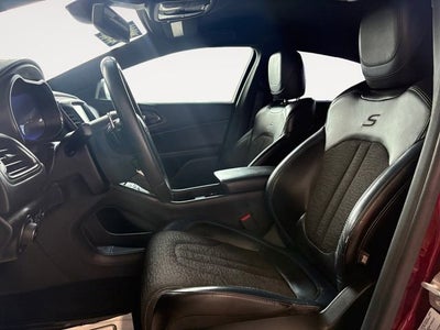 2016 Chrysler 200 S