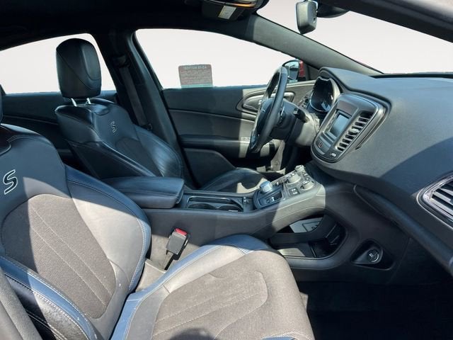 2016 Chrysler 200 S