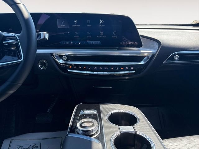 2024 Cadillac LYRIQ Luxury 1