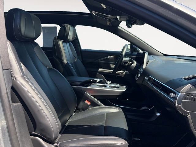 2024 Cadillac LYRIQ Luxury 1