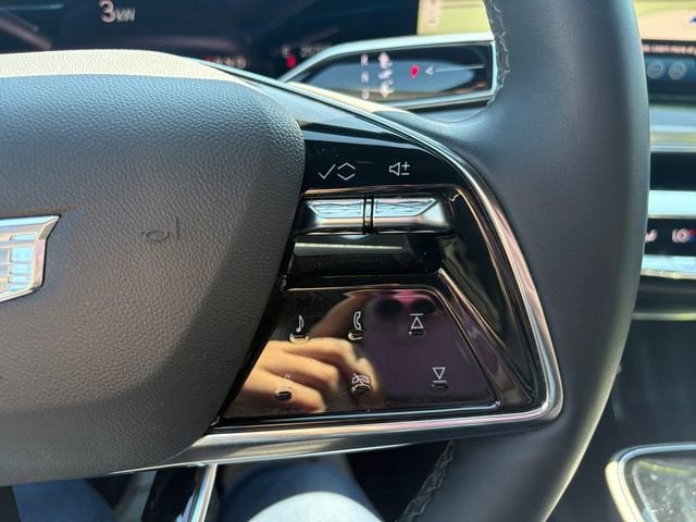 2024 Cadillac LYRIQ Luxury 1