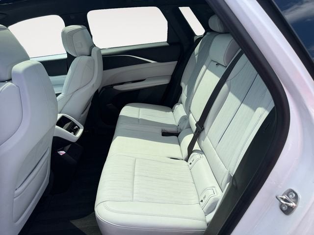 2024 Cadillac LYRIQ Luxury 1