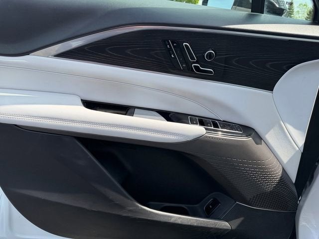 2024 Cadillac LYRIQ Luxury 1