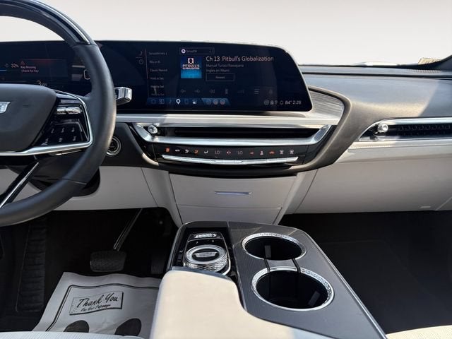 2024 Cadillac LYRIQ Luxury 2