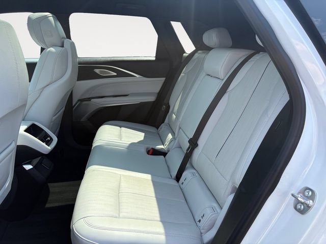 2024 Cadillac LYRIQ Luxury 2
