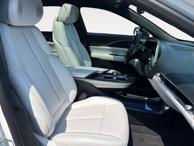 2024 Cadillac LYRIQ Luxury 2
