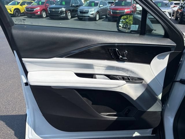 2024 Cadillac LYRIQ Luxury 2