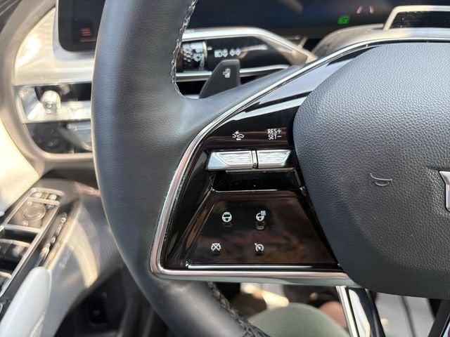 2024 Cadillac LYRIQ Luxury 2