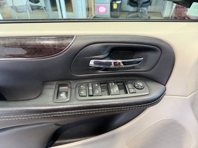 2016 Chrysler Town & Country Touring