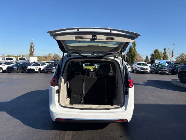 2023 Chrysler Pacifica Hybrid Touring L