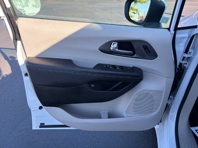 2023 Chrysler Pacifica Hybrid Touring L