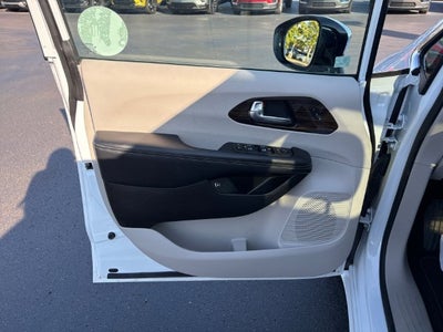 2023 Chrysler Pacifica Hybrid Limited