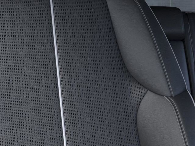 2025 Cadillac OPTIQ Luxury 2