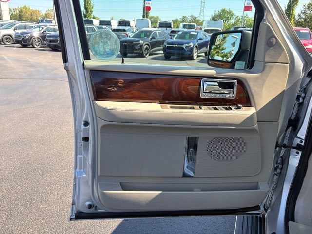 2013 Lincoln Navigator L Base