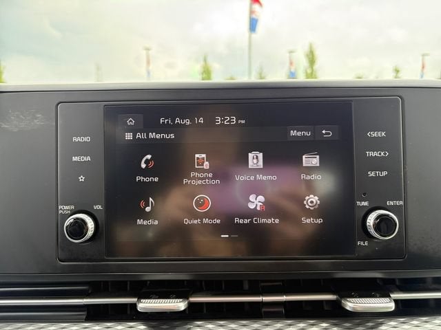 2024 Kia Carnival LX