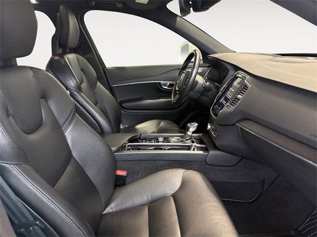 2020 Volvo XC90 Momentum